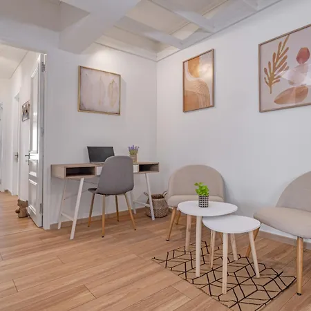 Sebastian's Amazing Rhodes Town Apartament