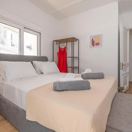 Sebastian's Amazing Rhodes Town Apartment *